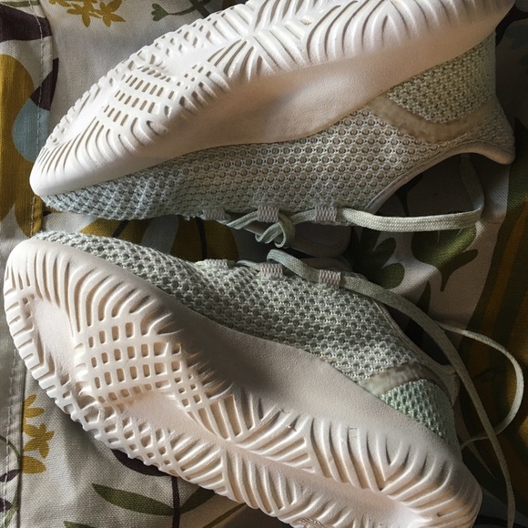 ADIDAS youth runners - Picture 2 of 5